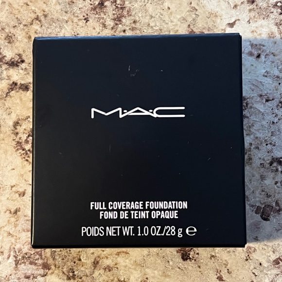 Mac Full Coverage foundation Shade NC30 - Picture 3 of 5